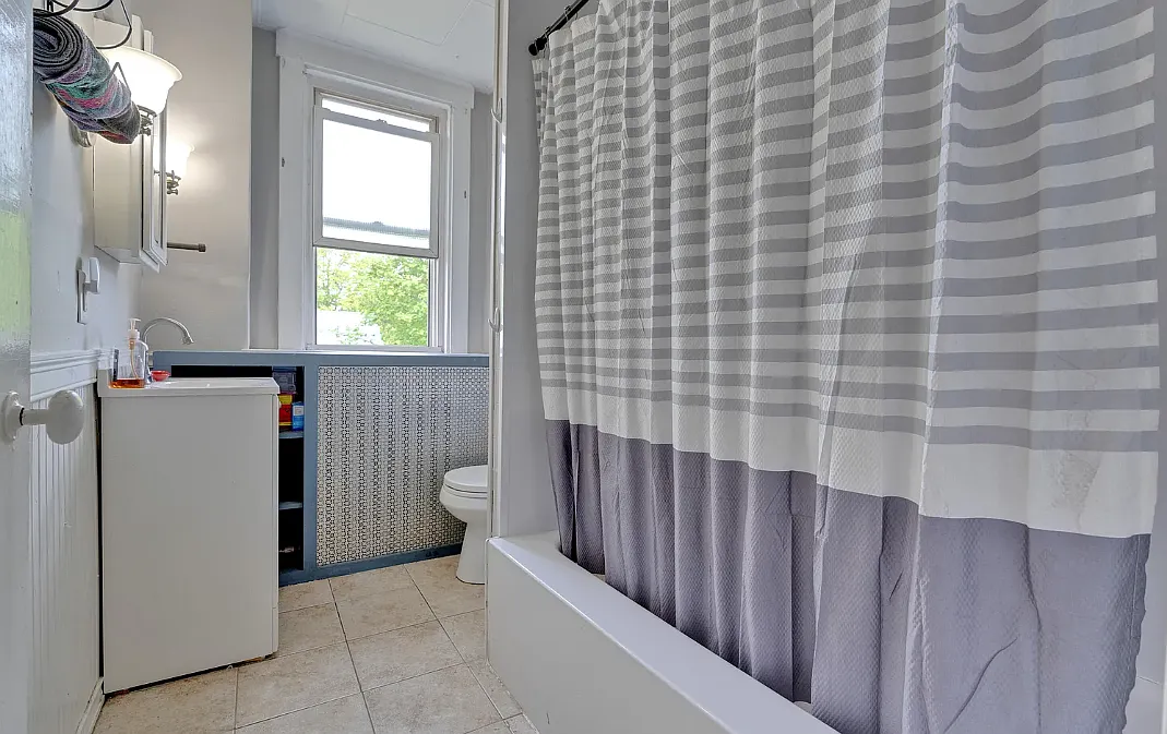 3 bed, 1000 sqft, $1,900 — Photo 3