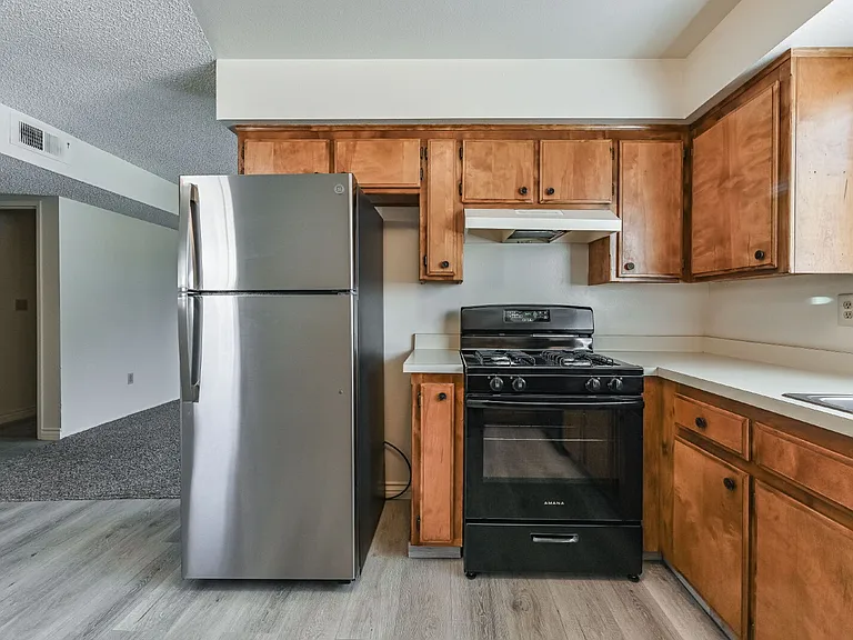 1021 W Perdew Ave — Photo 36
