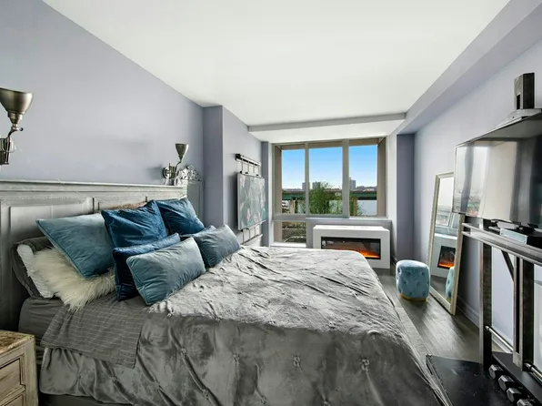 120 Riverside Boulevard image 5 of 13