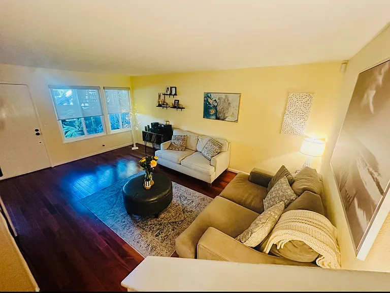 952 La Barbera Dr — Photo 2
