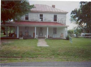 Mill St, Pinnacle, NC 27043