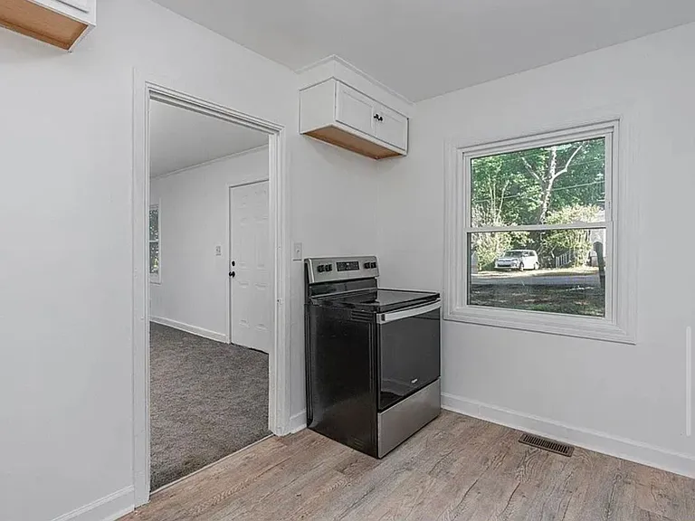 312 Pineneedle Rd — Photo 9