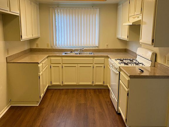 4th image of 16752 Hoskins Ln #2