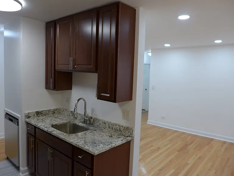 Winthrop Suites Apartments — Photo 36