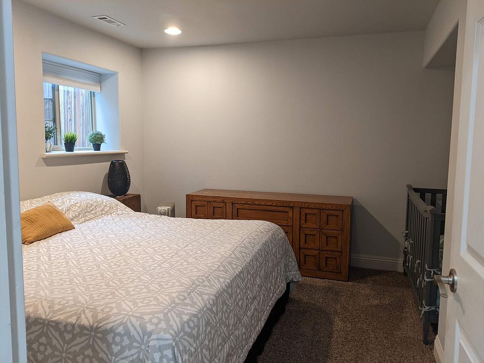 King bed, full size crib, closet, dresser, and nightstands.
