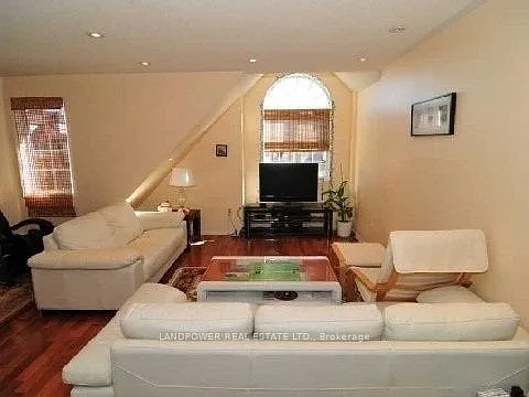 92 Bridlepath St — Photo 5