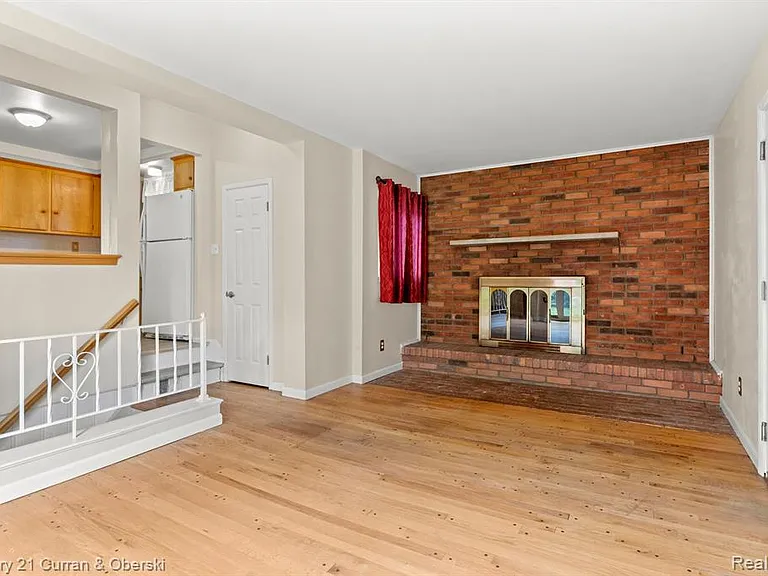 32624 Windsor St — Photo 12