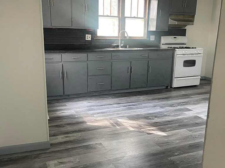 808 S Monroe St — Photo 6