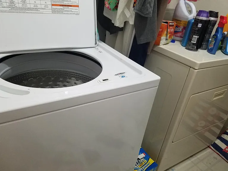 Laundry room with W/D