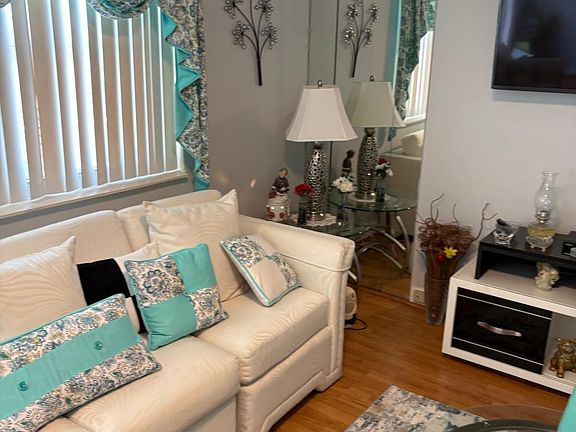 2nd image of 275 Monaco Way #F