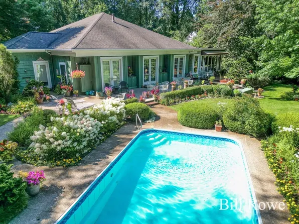 2232 Sheffield Ln, Fennville, MI 49408