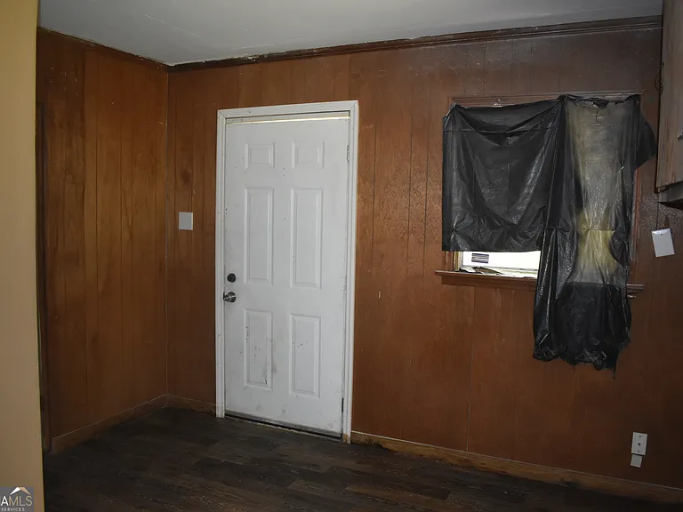 1387 Dewey St — Photo 23