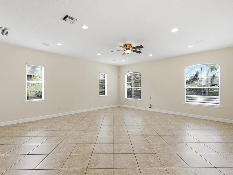 3205 King George Dr — Photo 22