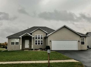 2915 Vaughndale Dr, Roscoe, IL 61115