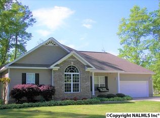 101 Indian Lake Dr, Rainbow City, AL 35906