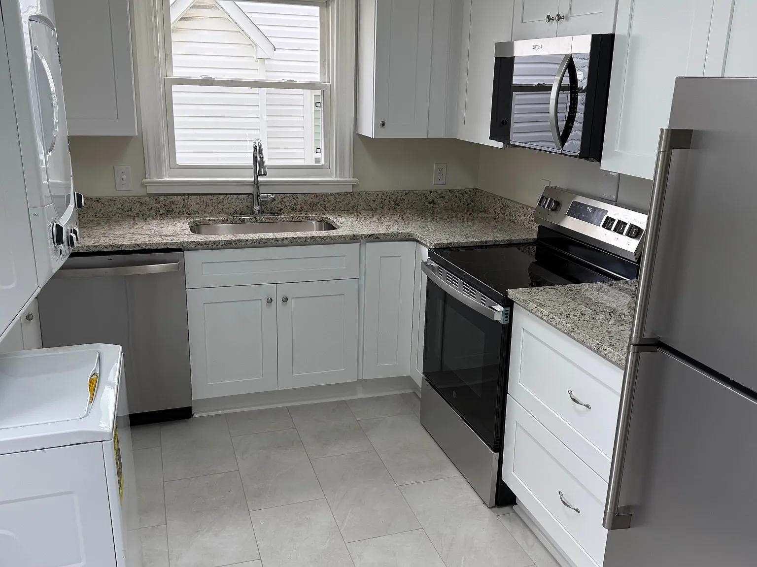 2 bed, 990 sqft, $1,975 — Photo 2