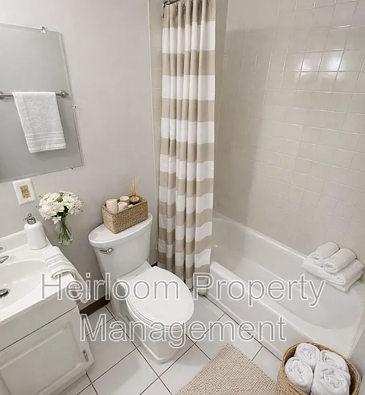 928 1/2 E 4th St #2 — Photo 5