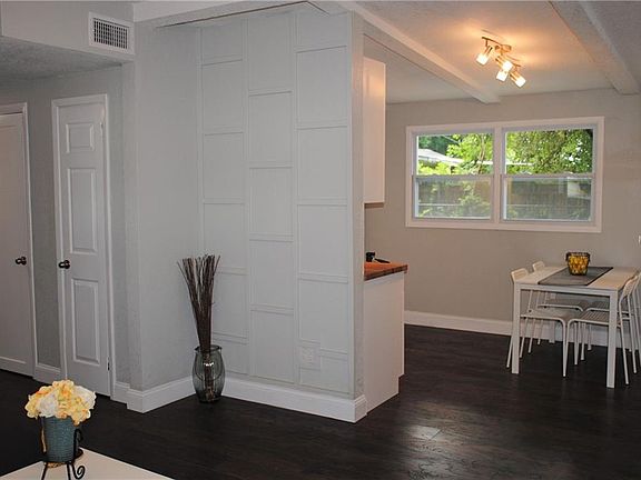 3rd image of 1423 Longwood Loop