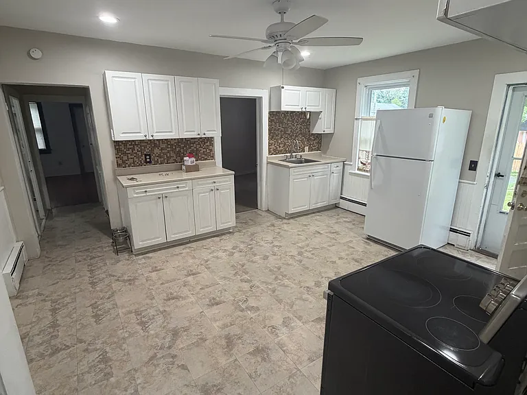 61 Vernon Ave #4 — Photo 11