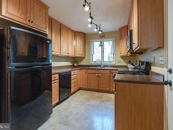 5th image of 417 Candlewood Dr