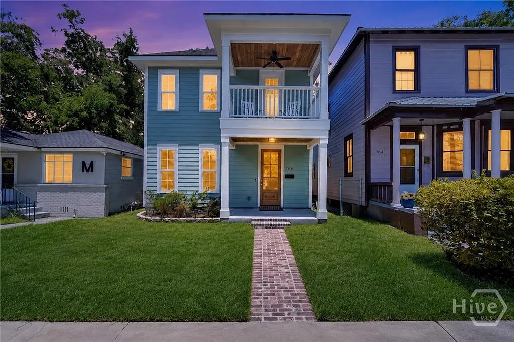 3 bed, 1881 sqft, $2,600 — Photo 1