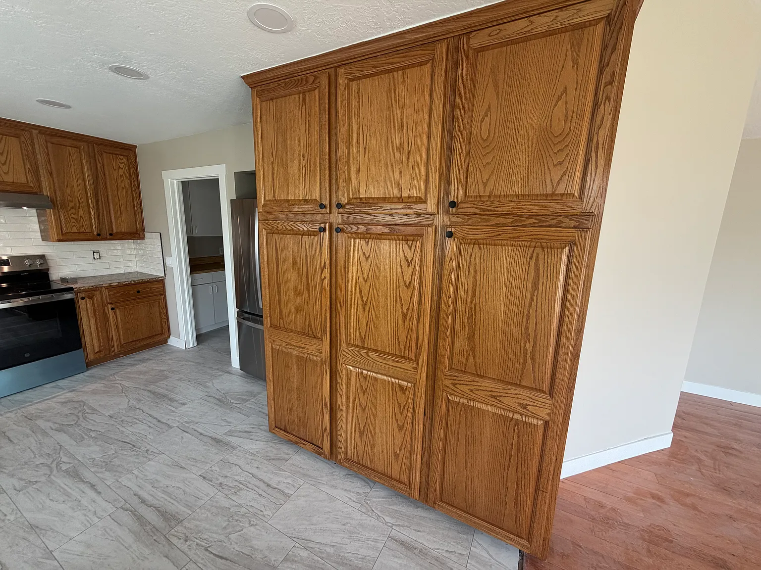 3 bed, 2090 sqft, $3,400 — Photo 4