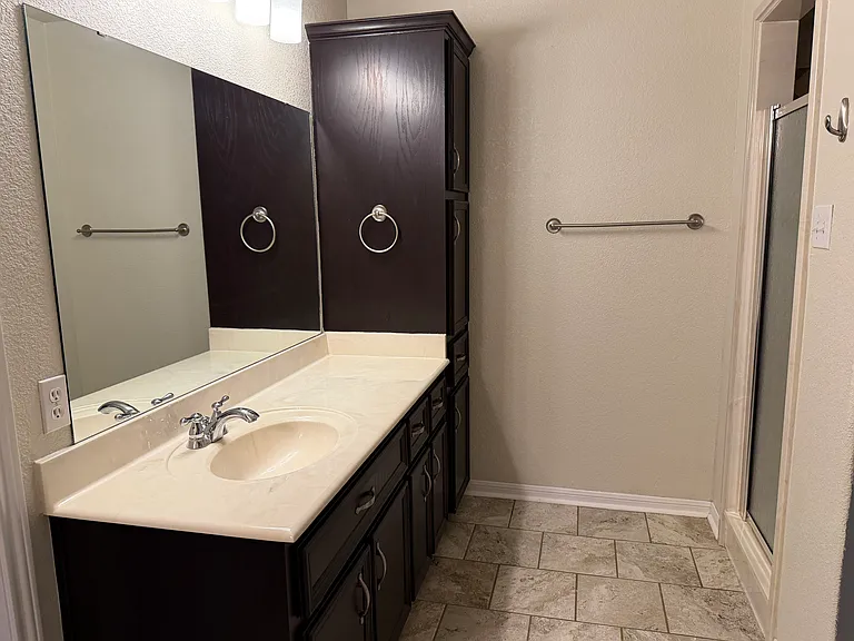621 S Roy Reynolds Dr — Photo 25