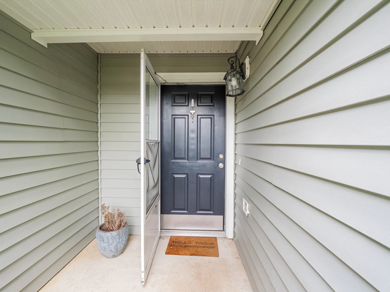 2 bed, 1063 sqft, $2,100 — Photo 2