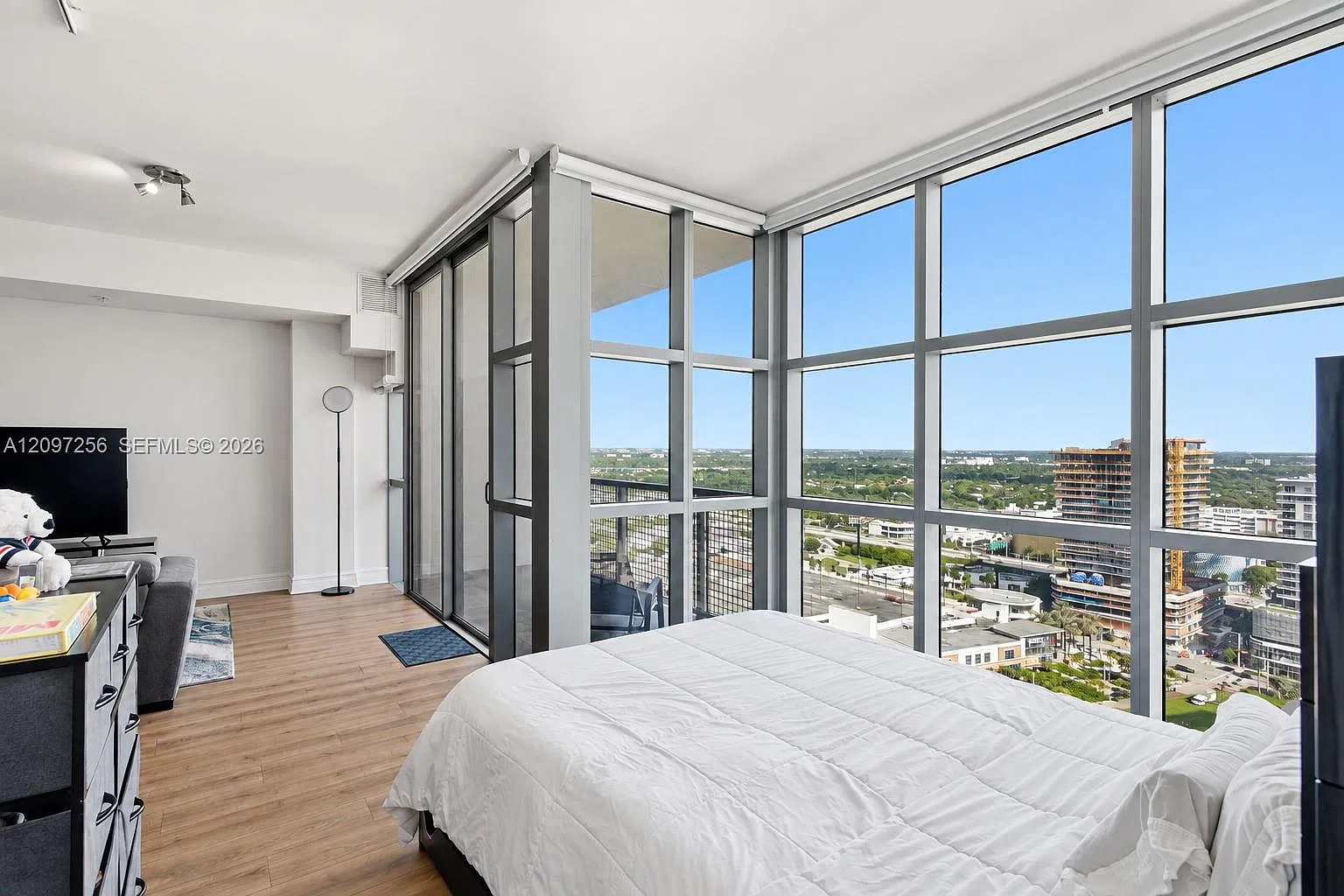 Four Midtown Miami Condo — Photo 1