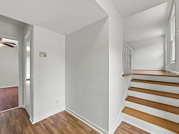 5th image of 271 Richbriar Rd