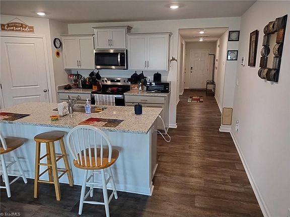 5th image of 156 Rose Wind Way