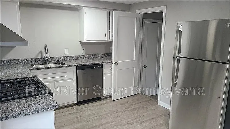 2 bed, 1.0 bath, 918 sqft, $1,541 — Photo 4