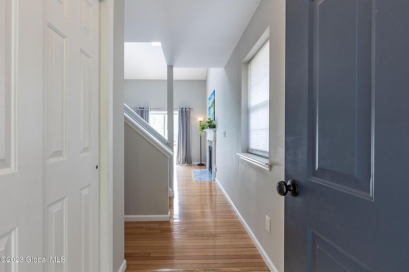 4th image of 33 Brook St