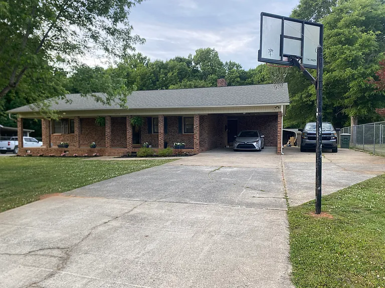 2616 Bernice Dr — Photo 3