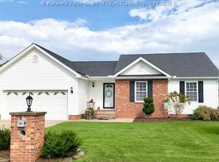 614 Parkstone Dr, Fraziers Bottom, WV 25082