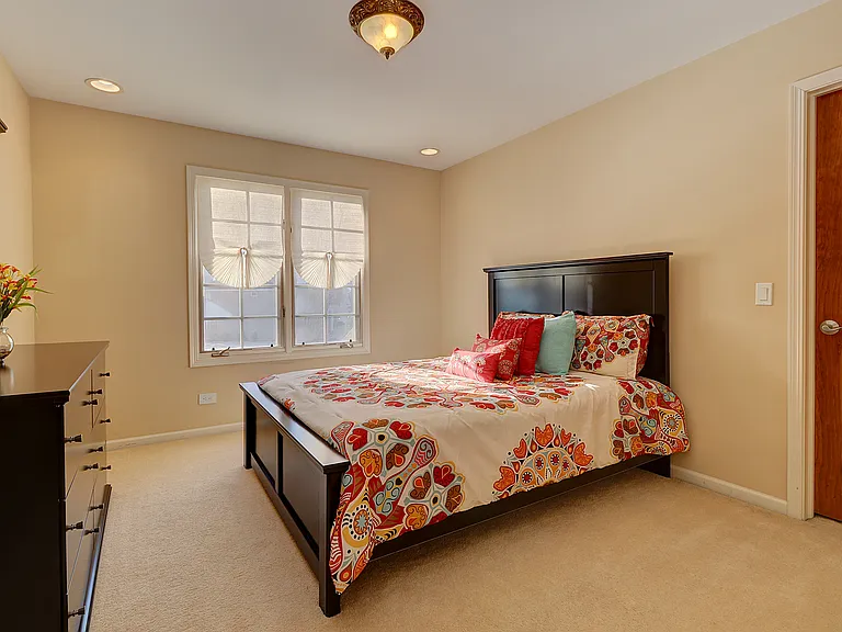 26025 Whispering Woods Cir — Photo 28