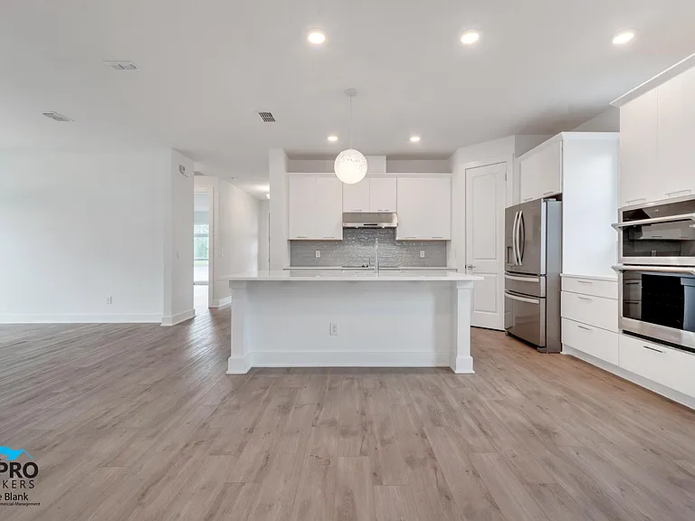 2956 Scout St — Photo 10