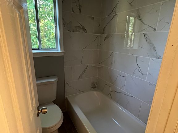 4th image of 124 Kittery Ct #124