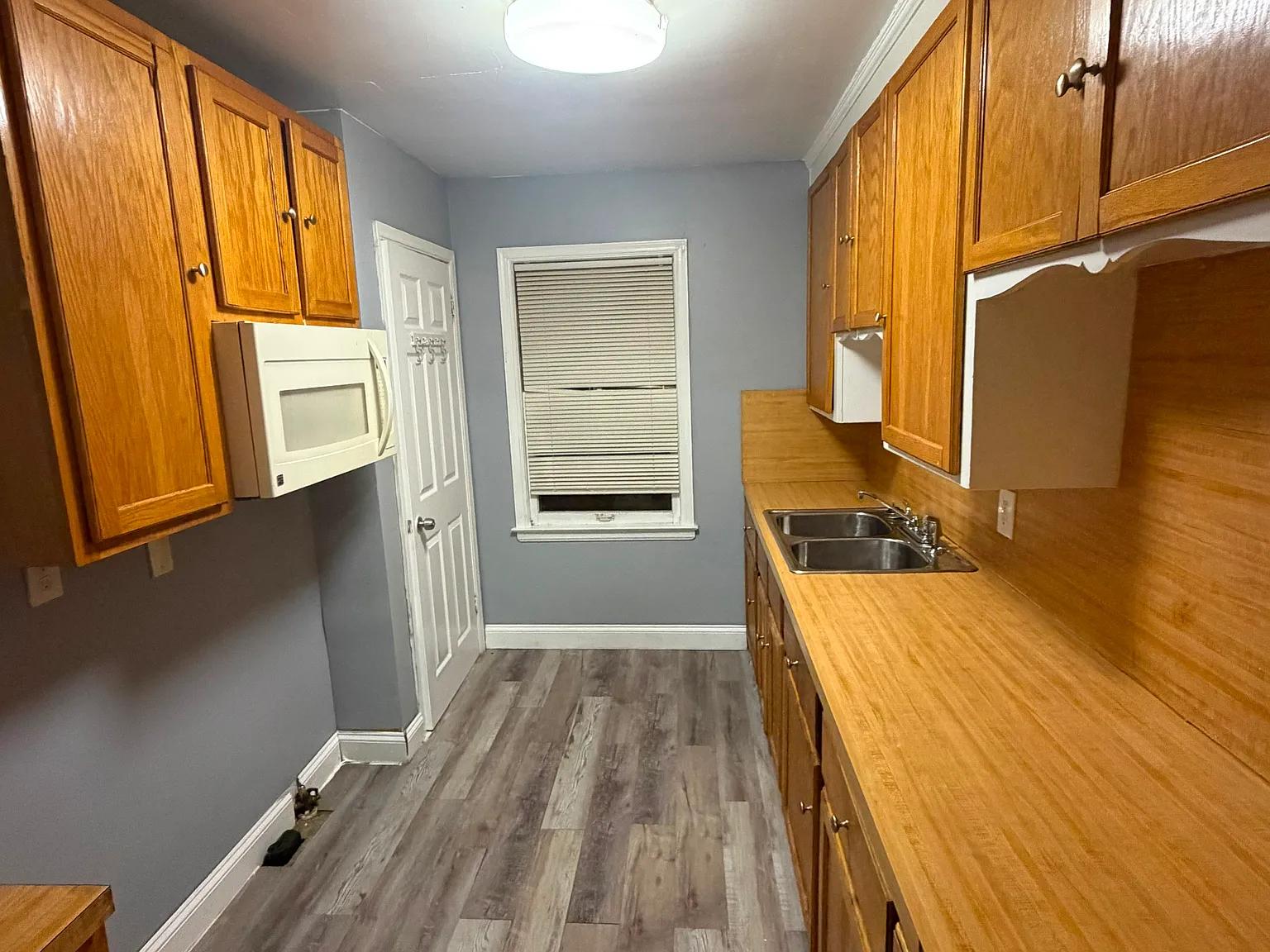 3 bed, 931 sqft, $1,600 — Photo 3