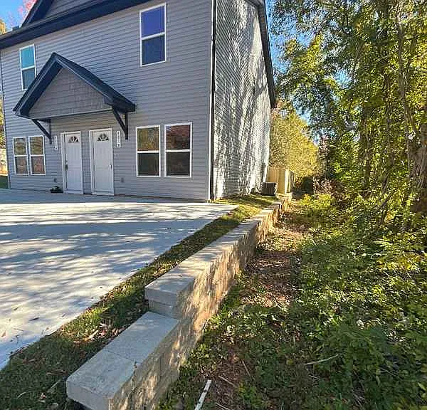 401 Morgan St #B — Photo 2
