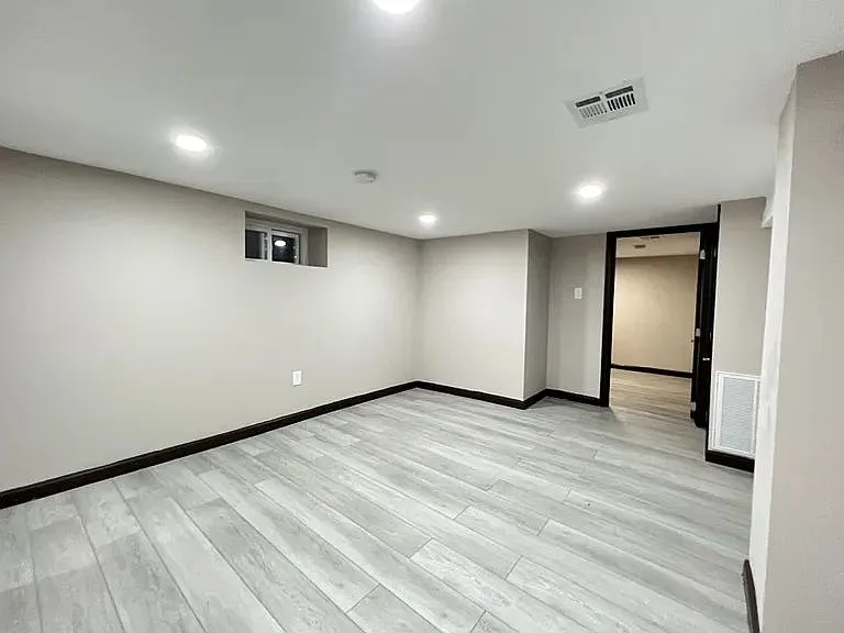 163 Elwood Ave #D — Photo 8