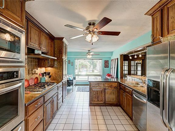5th image of 1912 W Rose Oak Dr