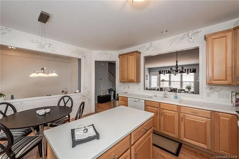 3 bed, 3.5 bath, 2200 sqft, $2,250 — Photo 1