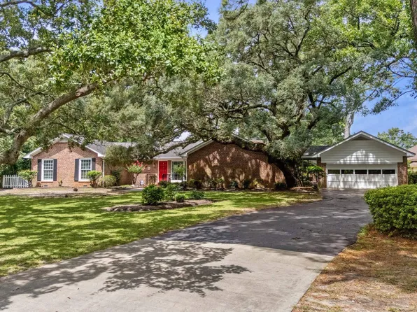 304 Queens Rd., Myrtle Beach, SC 29572