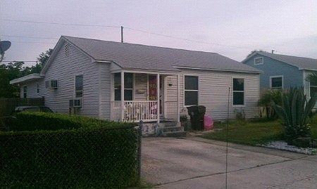 2nd image of 943 33rd St