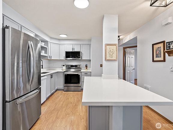 4th image of 8917 Meridian Place NE #D102