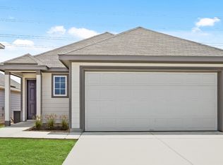 8814 Black Oak Dr, Elmendorf, TX 78112