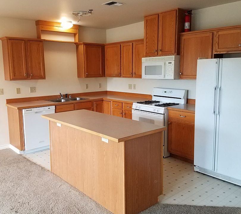 1st image of 5711 Vista Dr #204
