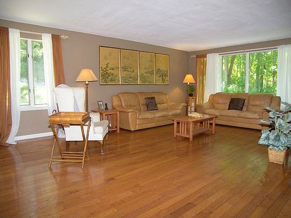 5th image of 13 Westview Ave