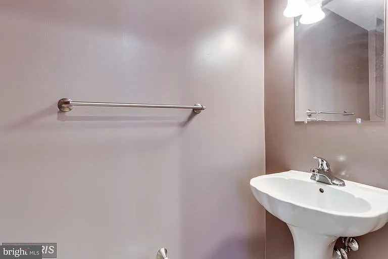 1615 N Van Dorn St #B — Photo 13